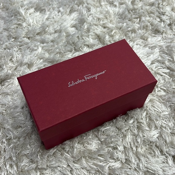 Authentic Ferragamo sunglasses - Picture 8 of 8